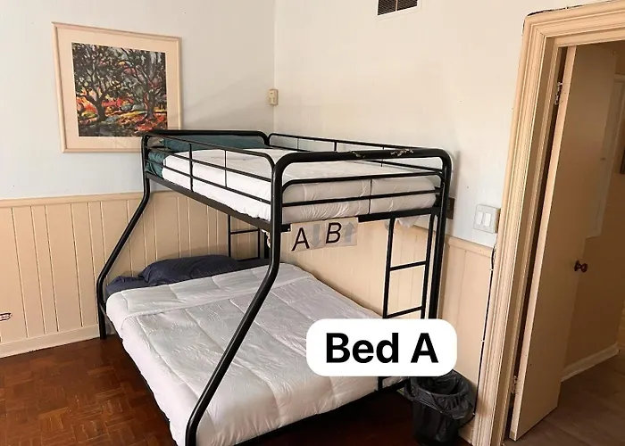 Pill Hill Mansion Hostel *